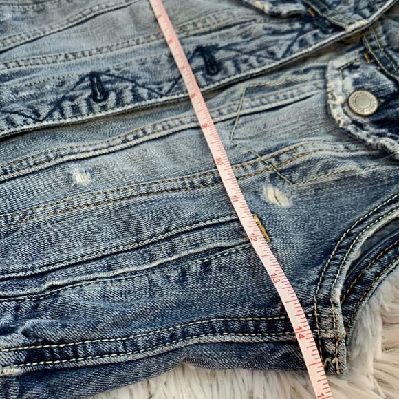 American Eagle Distressed Jean Vest - Picture 9 of 12